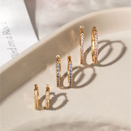 Kit com 3 Pares de Argolas 15mm/21mm/26mm com Zircônias Verde, Zircônias Azul Escuro e Zircônias Rosas - Banho de Ouro 18k