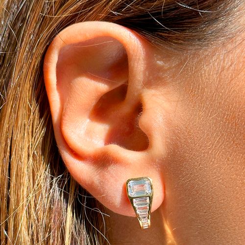 Brinco Gancho de Baguetes com Zircônias Brancas - Banho de Ouro 18k