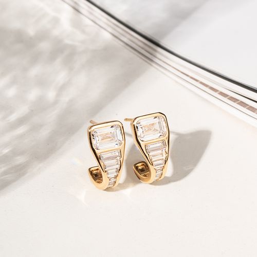 Brinco Gancho de Baguetes com Zircônias Brancas - Banho de Ouro 18k