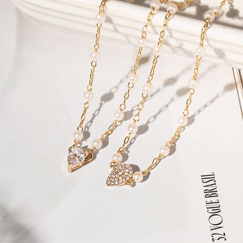 Colar Escapulário Gotinhas com Pérolas Coreanas e Zircônias Brancas 65cm - Banho de Ouro 18k