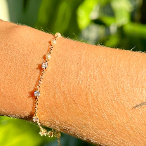 Pulseira Gotinha de Pérolas Coreanas e Zircônias Brancas 19cm - Banho de Ouro 18k