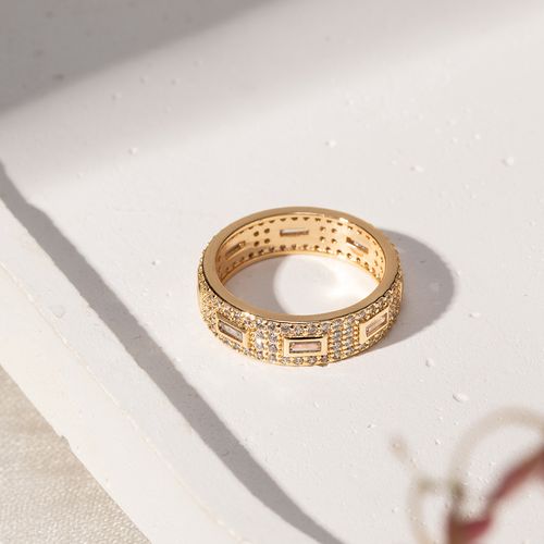 Anel Aliança Inteira Retângulos com Zircônias Brancas - Banho de Ouro 18k