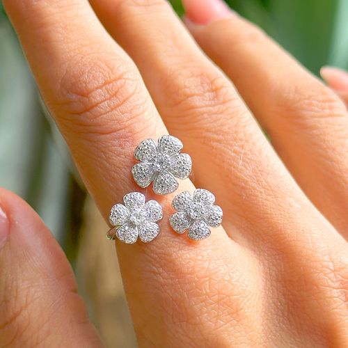 Anel Flores Cravejadas com Zircônias Brancas - Prata 925