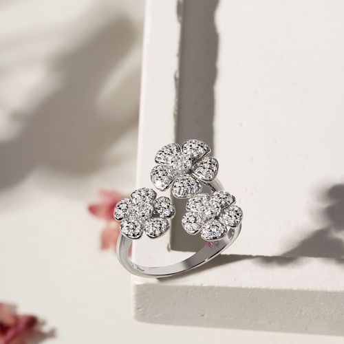 Anel Flores Cravejadas com Zircônias Brancas - Prata 925