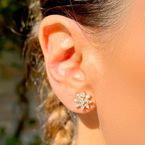Brinco Flor de Gotas com Zircônias Brancas - Banho de Ouro 18k