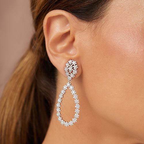 Brinco Flores Vazado Cravejado com Zircônias Brancas - Banho de Ródio Branco