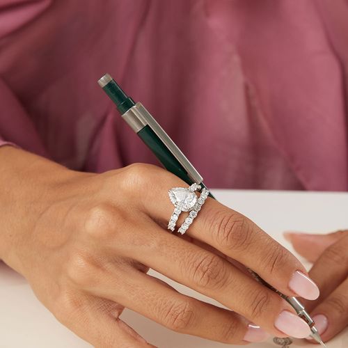 Anel Gota Duplo com Moissanite Lapidação Gota 12x8mm 0,250CT / 25 Pontos D - VVS1 e Zircônias Brancas - Prata 925