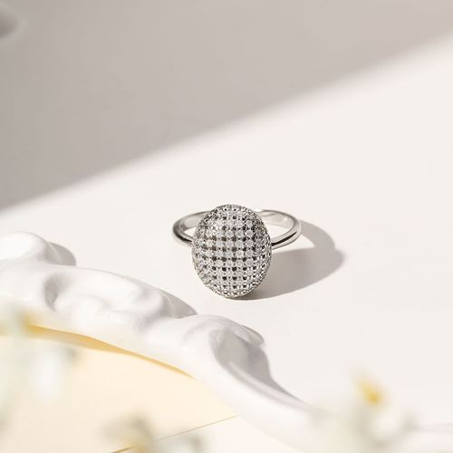 Anel Oval Cravejado com Zircônias Brancas - Prata 925