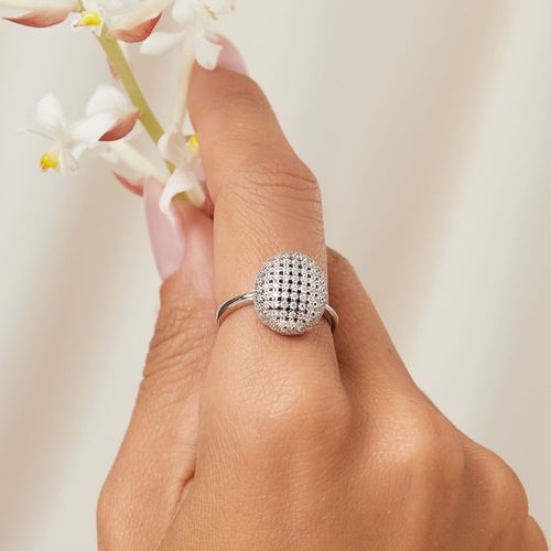 Anel Oval Cravejado com Zircônias Brancas - Prata 925