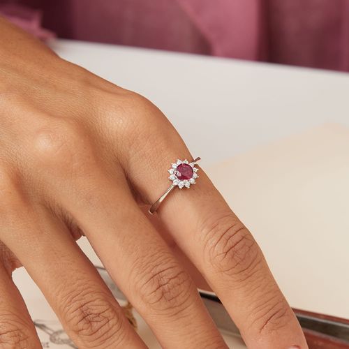 Anel Redondo Rubi Natural 5mm Aprox. 0,65ct com Moissanites Melee de 1,5mm - D VVS1 - Prata 925