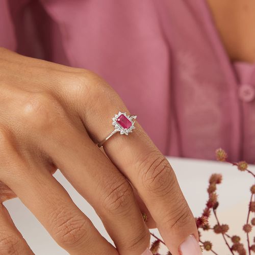 Anel Retângulo Rubi Natural 4x6mm Aprox. 0,85ct com Moissanites Melee de 1,5mm - D VVS1 - Prata 925
