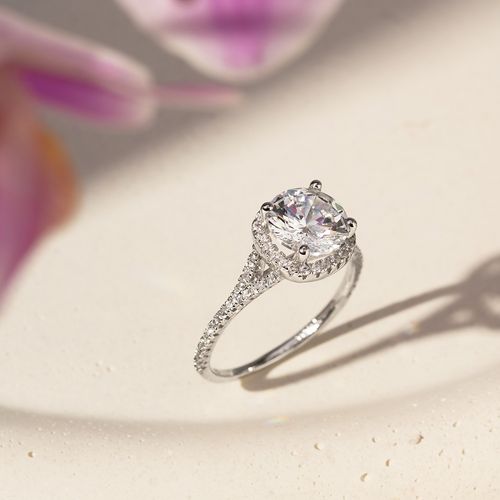 Anel Quadrado com Zircônia Premium 5A e Zircônias Brancas - Prata 925