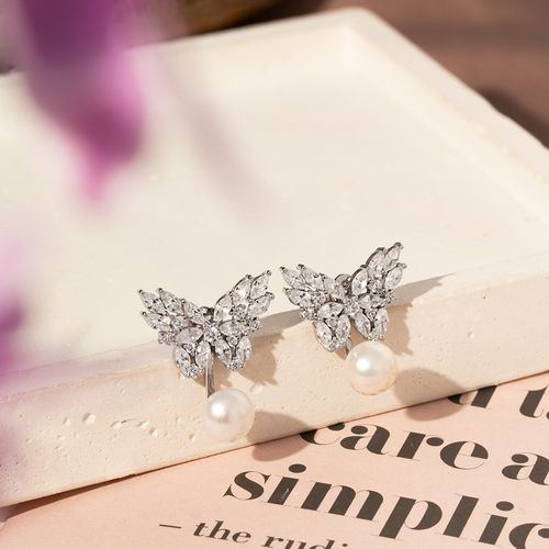 Brinco Earjacket Borboleta com Pérolas de Água Doce e Zircônias Brancas - Prata 925