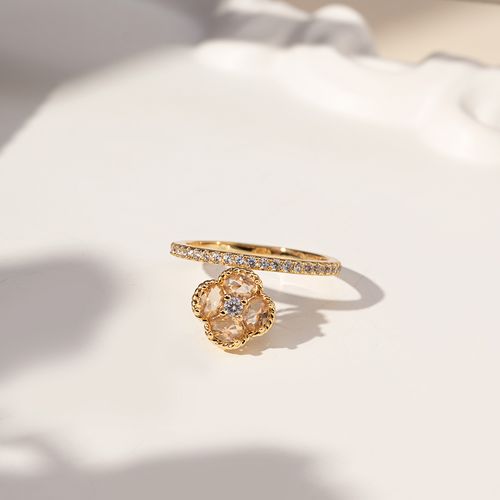 Anel Trevo com Cristal Rodolita e Zircônias Brancas - Banho de Ouro 18k