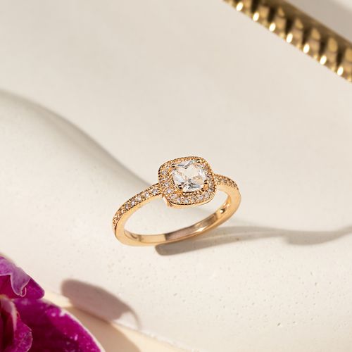 Anel Quadrado com Zircônias Brancas - Banho de Ouro 18k