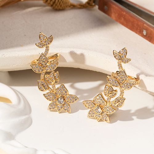 Brinco Earcuff Flor e Petálas com Zircônias Brancas - Banho de Ouro 18k