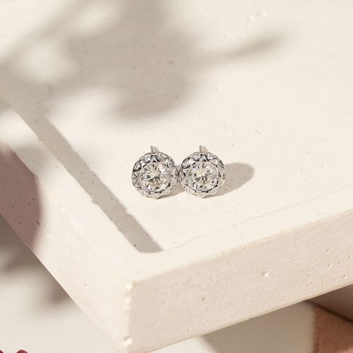 Brinco Moissanite Lapidação Brilhante 5,5mm 0,6CT/66 Pontos e Zircônias Brancas D - VVS1 - Prata 925