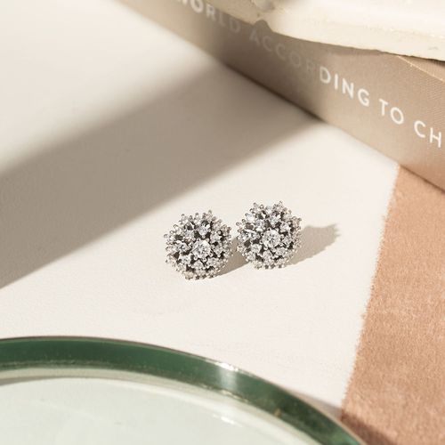 Brinco Moissanite Lapidação Brilhante Flor 3mm 0,110CT/11 Pontos e Zircônias Brancas D - VVS1 - Prata 925