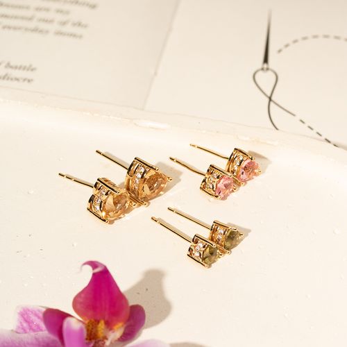 Kit com 3 Pares de Brincos de Corações de Cristal Turmalina Cravejado com Zircônias Brancas 5x5 6x6 8x8- Banho de Ouro 18k