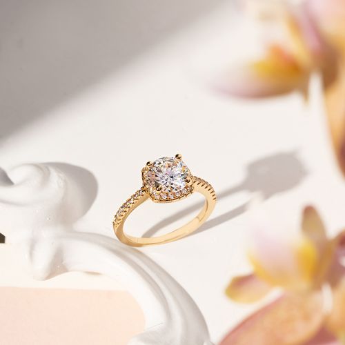 Anel Solitário Quadrado com Zircônias Premium Brancas - Banho de Ouro 18k