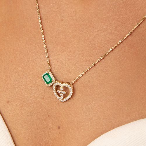 Colar Escapulário Retângulo de Fusion Esmeralda com Coração Cravejado de Zircônias Brancas 65cm - Banho de Ouro 18k