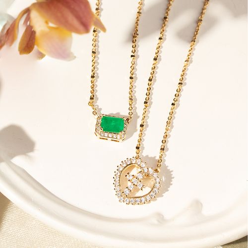 Colar Escapulário Retângulo de Fusion Esmeralda com Coração Cravejado de Zircônias Brancas 65cm - Banho de Ouro 18k