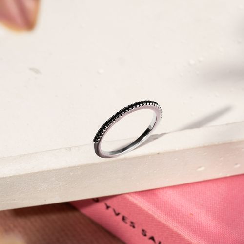 Anel Meia Aliança Fininha com Zircônias Negras - Banho de Ródio Branco