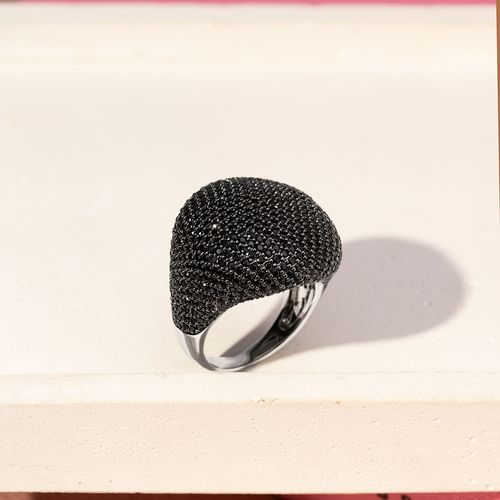 Anel Redondo Alto Cravejado com Zircônias Negras - Banho de Ródio Branco