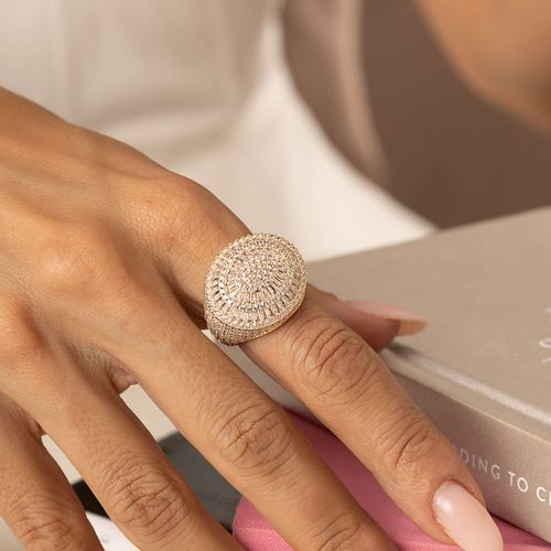 Anel Oval Cravejado com Zircônias Brancas - Banho de Ouro 18k