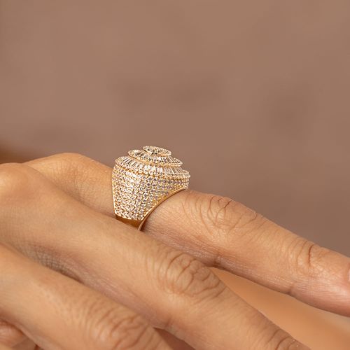 Anel Oval Cravejado com Zircônias Brancas - Banho de Ouro 18k