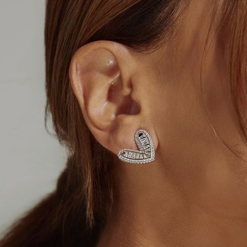 Brinco Coração com Baguetes com Zircônias Brancas - Prata 925