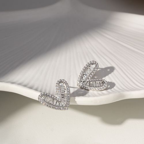 Brinco Coração com Baguetes com Zircônias Brancas - Prata 925