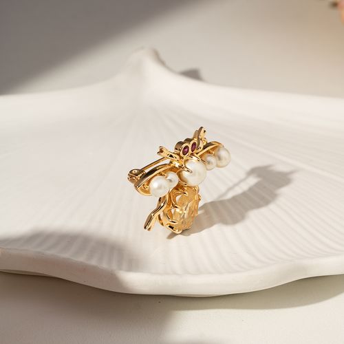 Broche Bug com Cristal Rutilado, Pérola Shell e Cristal Turmalina Rosa - Banho de Ouro 18k