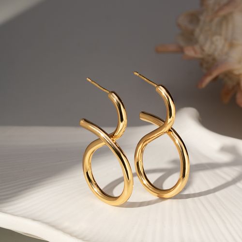 Brinco Liso Argola Torcida - Banho de Ouro 18k