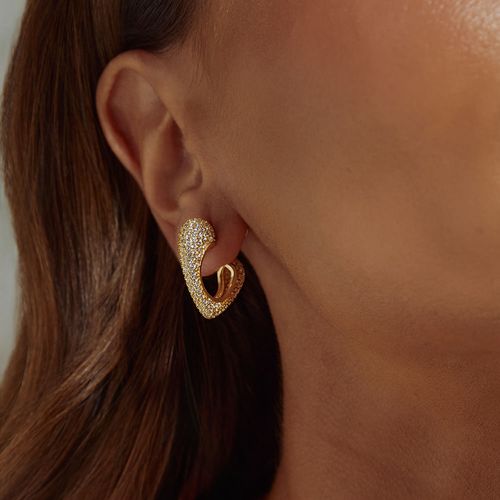 Brinco Meia Argola Coração com Zircônias Brancas - Banho de Ouro 18k