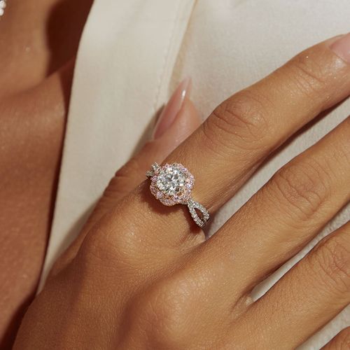 Anel Moissanite Solitário 7mm 1,2 CT - D 120 Pontos VVS1 e Zircônias Kunzita - Prata 925