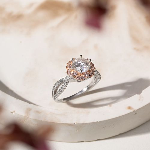 Anel Moissanite Solitário 7mm 1,2 CT - D 120 Pontos VVS1 e Zircônias Kunzita - Prata 925