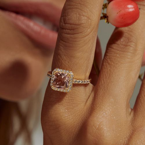 Anel Quadrado Cristal Rodolita e Zircônias Brancas - Banho de Ouro 18k