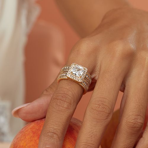 Anel Solitário Cravejado Quadrado 7x7 e Aparador com Zircônias Brancas - Banho de Ouro 18k