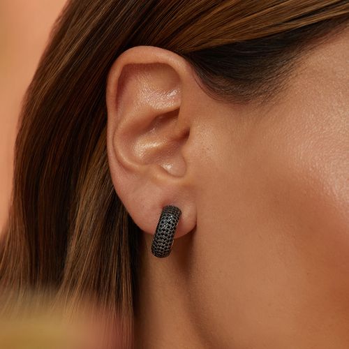 Brinco Argola 7 Linhas Cravejadas com Zircônias Negras - Banho de Ródio Branco