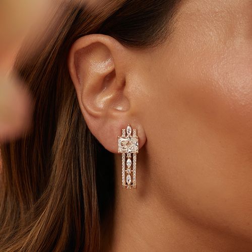 Brinco Earhook Retângular 8x10 com Navetes Cravejado de Zircônias Brancas - Banho de Ouro 18k