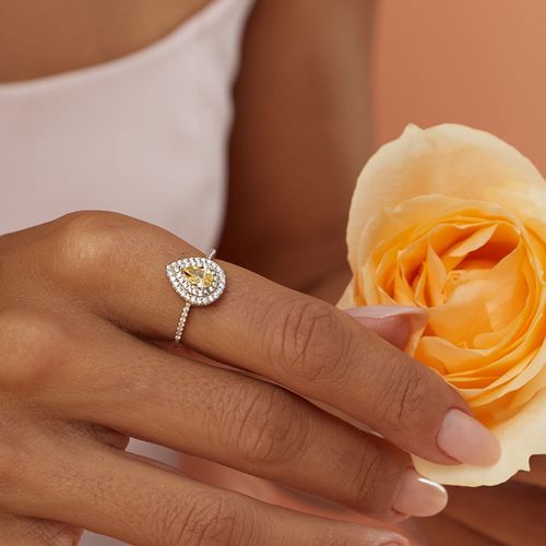 Anel Gotinha com Zircônia Crushed Ice Cutting Fancy Yellow e Zircônias Brancas - Prata 925