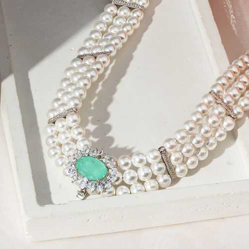 Colar Três Fios de Pérolas Shell com Pingente Versátil Oval de Fusion Esmeralda Colombiana e Zircônias Brancas 42cm - Prata 925