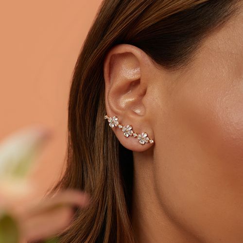 Brinco Médio com Florzinhas de Zircônias Brancas - Banho de Ouro 18k